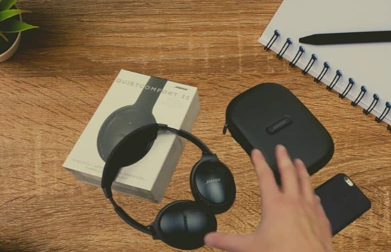 audifonos bose en la mesa